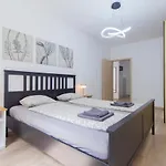 Spring House With Free Private Parking