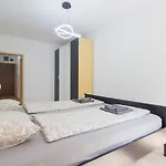 Spring House With Free Private Parking *