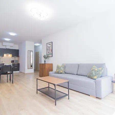 Апартаменты Spring House With Free Private Parking
